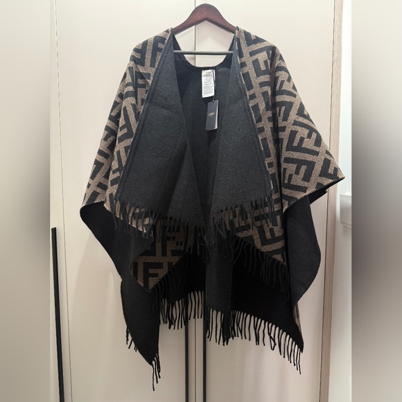 Fendi Reversible Poncho Cape - Picture 4 of 12